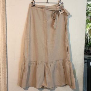 Forever 21 skirt NWT.
